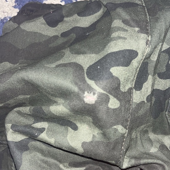 Old navy youth camo shorts size 14-16 - Picture 4 of 4